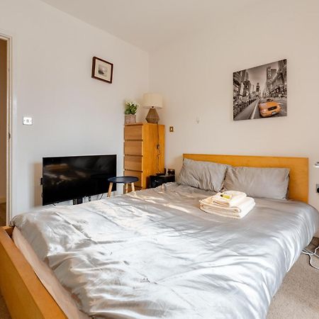 Room In Cardiff City Center - Swiftstay Εξωτερικό φωτογραφία