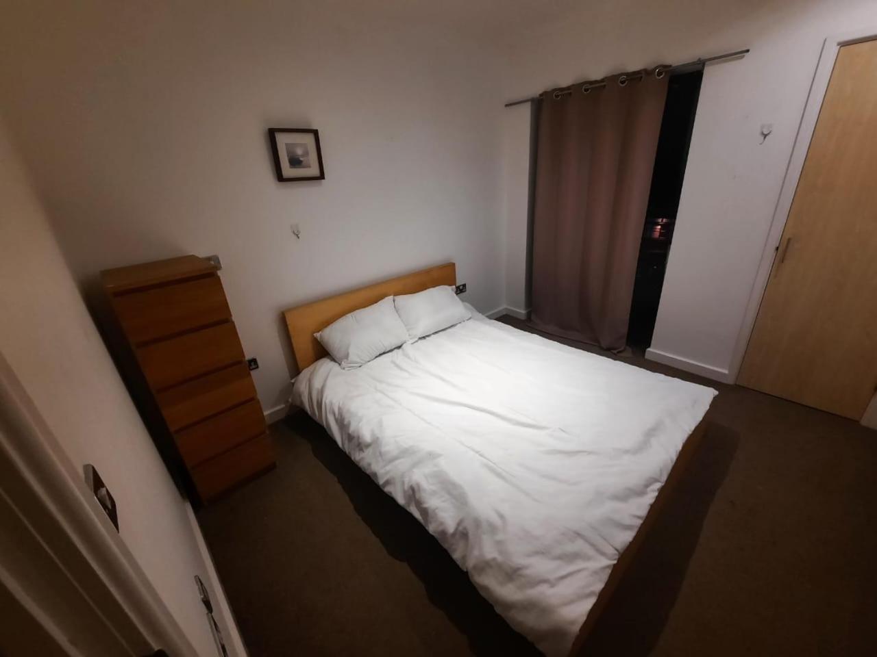 Room In Cardiff City Center - Swiftstay Εξωτερικό φωτογραφία